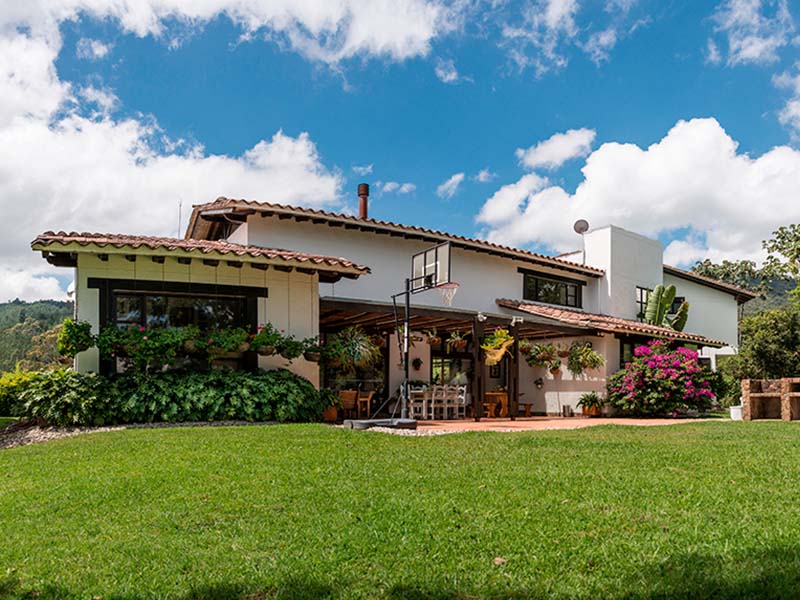 CASA CAMPESTRE EN EL RETIRO
